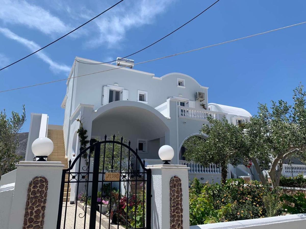 סנטוריני Veldi Art - Kamari Beach Apartment מראה חיצוני תמונה
