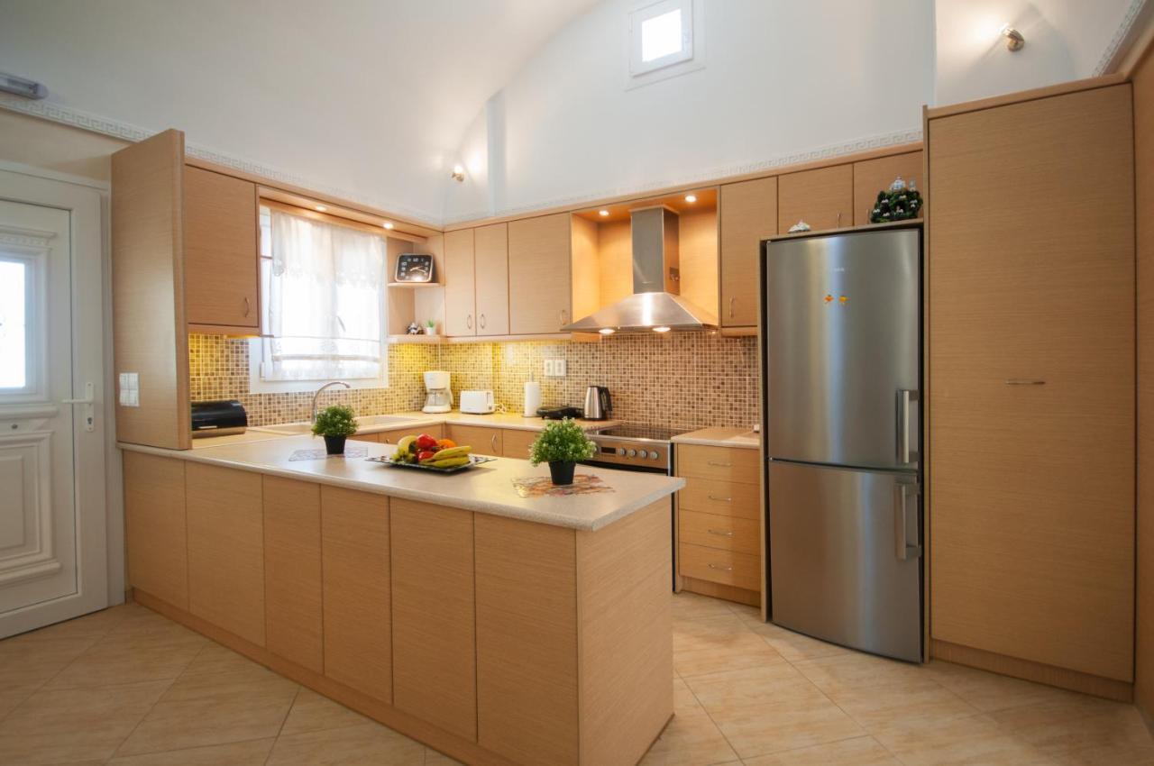 סנטוריני Veldi Art - Kamari Beach Apartment מראה חיצוני תמונה