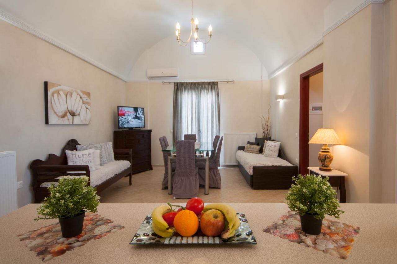 סנטוריני Veldi Art - Kamari Beach Apartment מראה חיצוני תמונה
