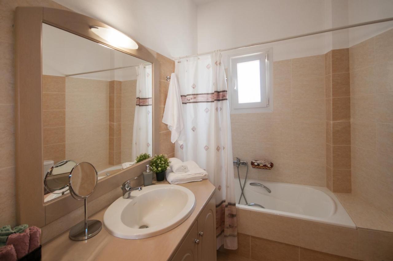סנטוריני Veldi Art - Kamari Beach Apartment מראה חיצוני תמונה